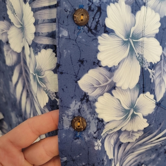 Halekulani Floral Hawaiian Button Down Shirt - Picture 5 of 7